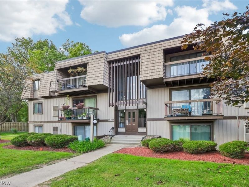 9510 Cove Drive, Unit C10, North Royalton, OH 44133 Photo 2