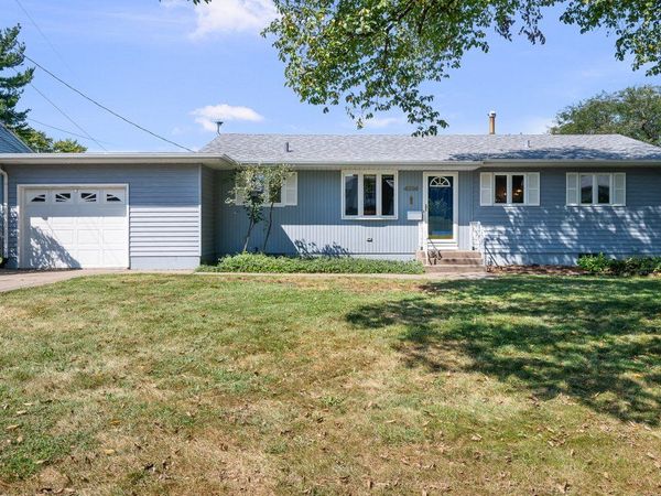 4334 N Hancock Avenue , Davenport, IA 52806