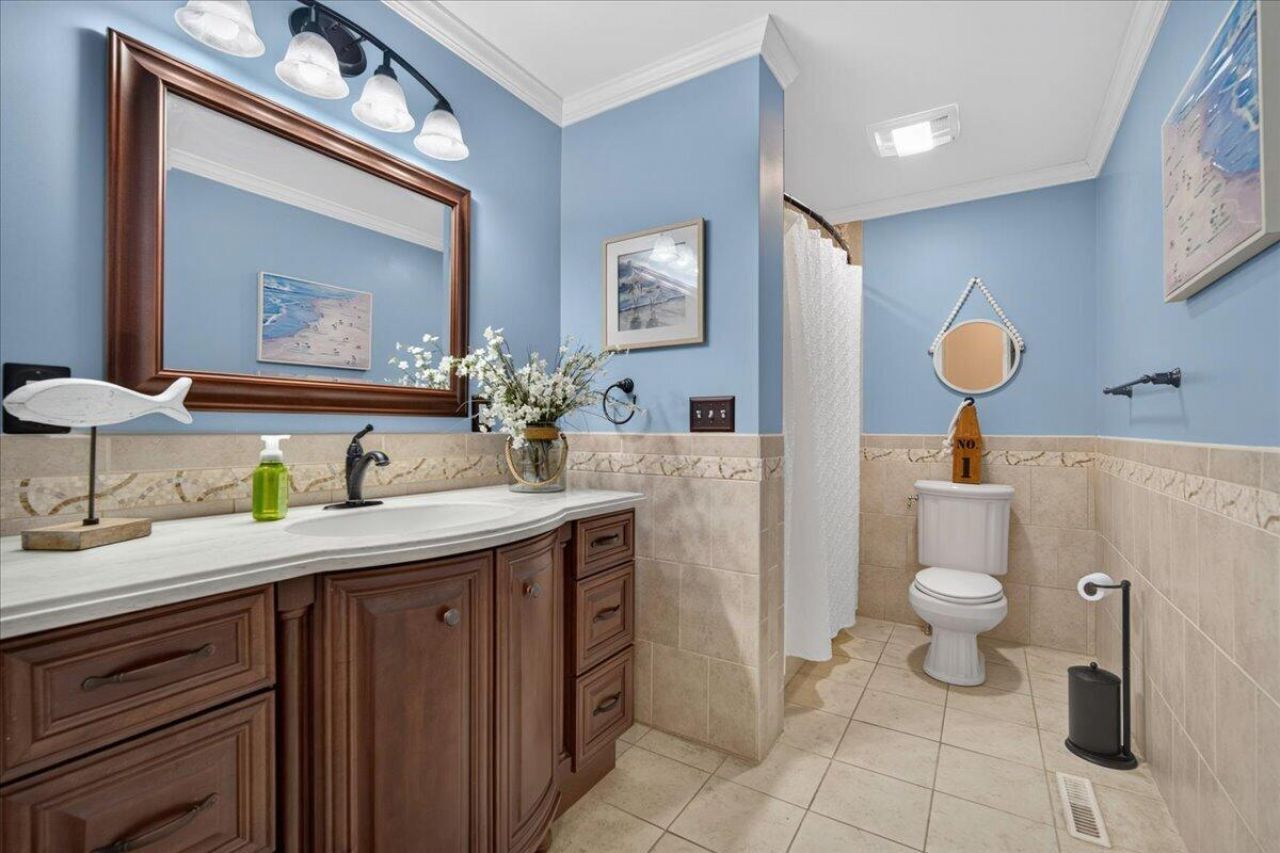 127 Dickinson Street Photo 40