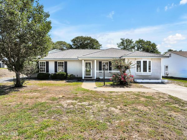 114 NE 8th St, Oak Island, NC 28465