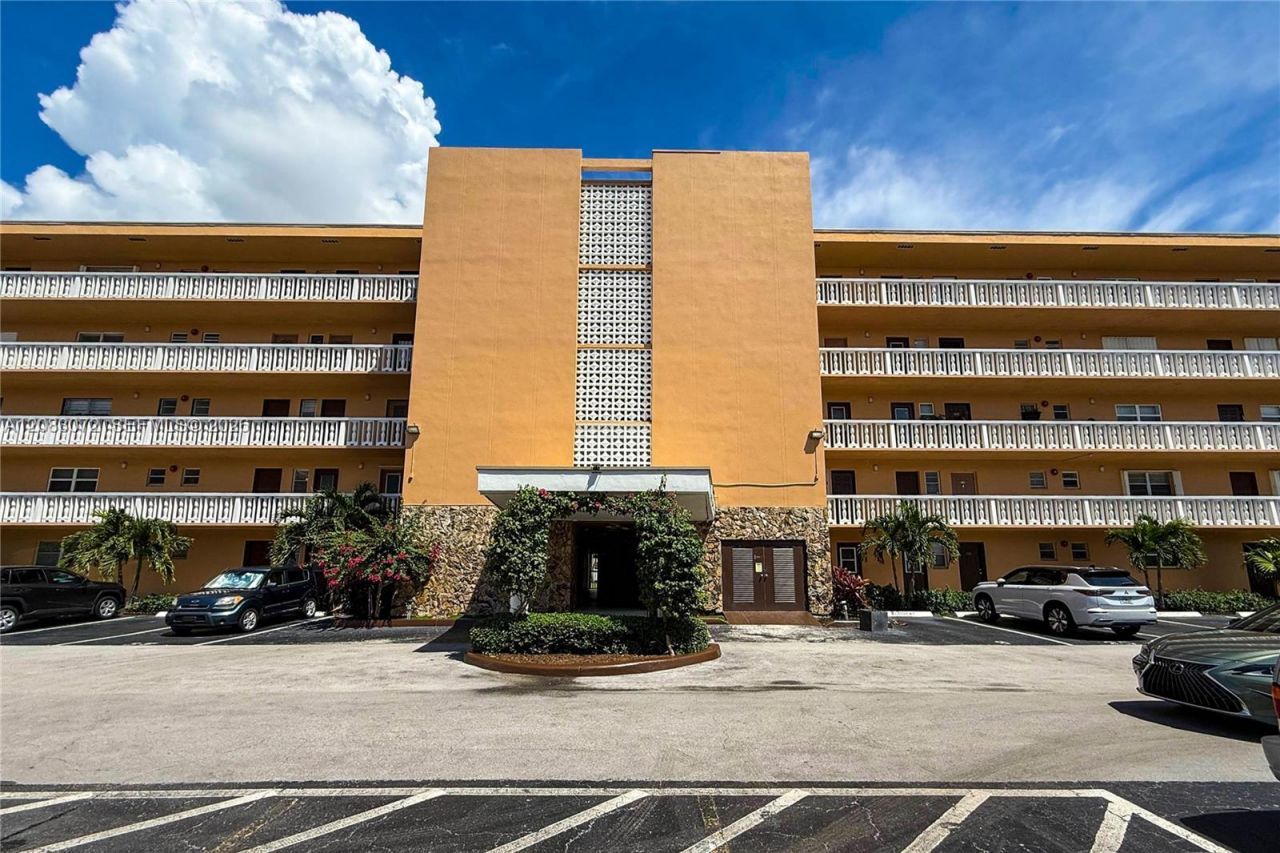 301 NE 14th Ave , Unit 504, Hallandale Beach, FL 33009 Photo