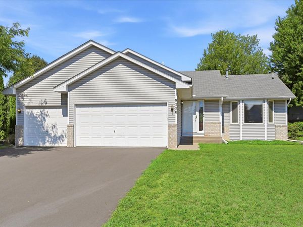 9350 Parkside Drive, Woodbury, MN 55125