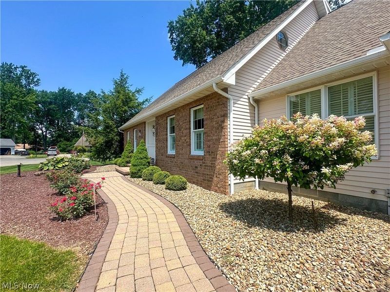 100 Onyx Place, Cortland, OH 44410 Photo 2