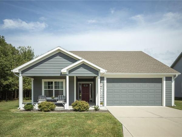 400 NE Chestnut Court, Oak Grove, MO 64075