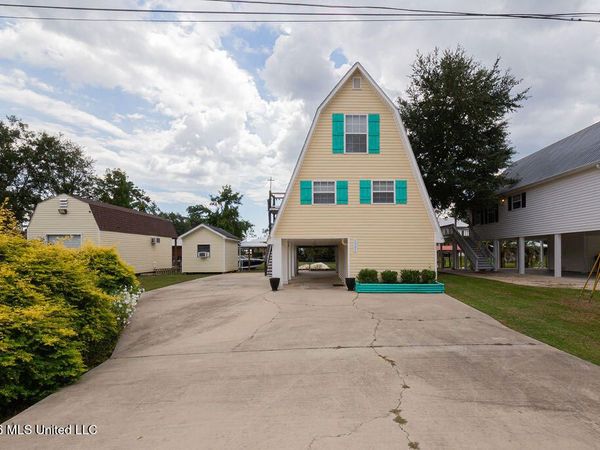 6085 Apache Drive, Kiln, MS 39556