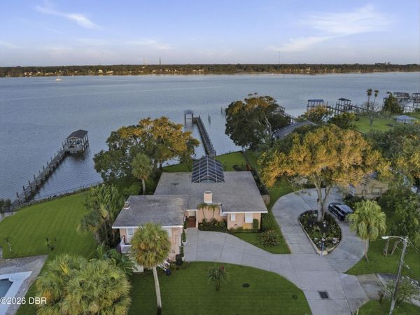 1209 N Halifax Avenue, Daytona Beach, FL 32118