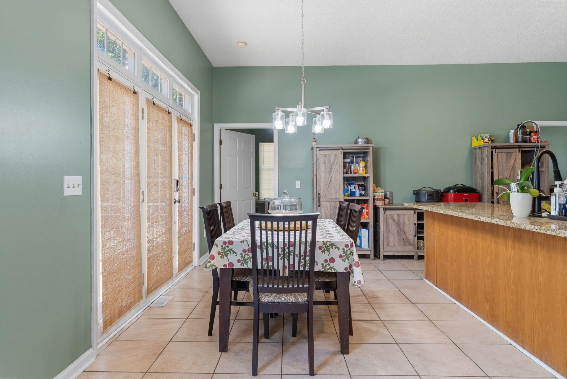 725 Yellow Brick Road Photo 34