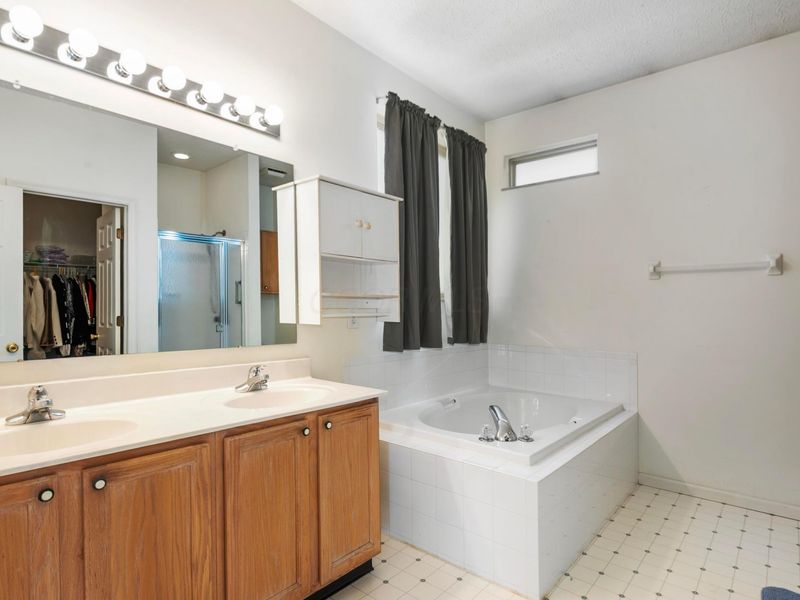 5931 Cove Point Court, Columbus, OH 43228 Photo 23