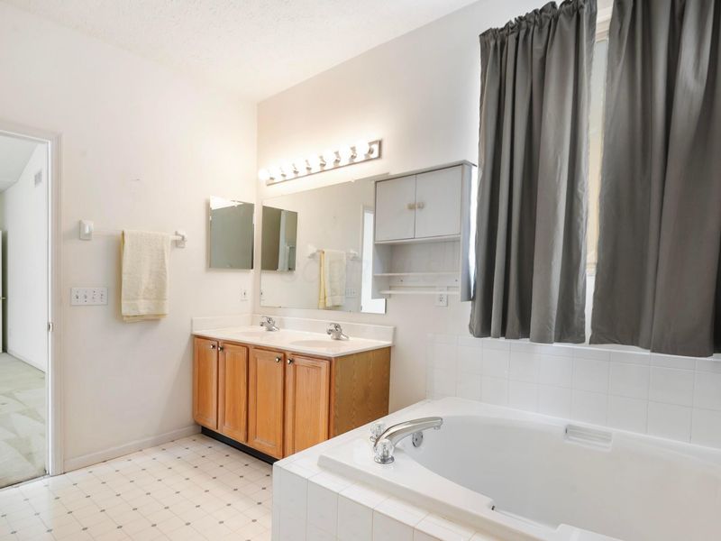 5931 Cove Point Court, Columbus, OH 43228 Photo 24