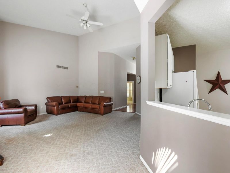 5931 Cove Point Court, Columbus, OH 43228 Photo 8