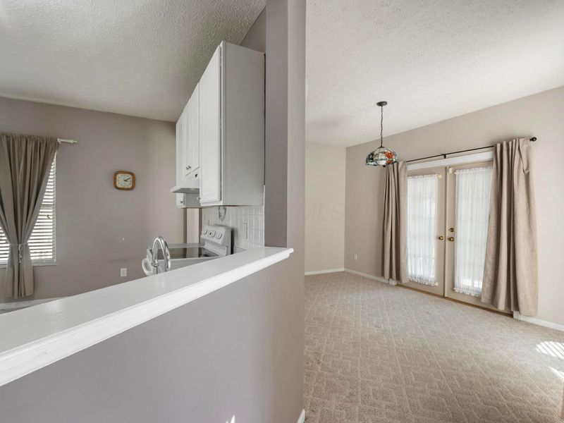5931 Cove Point Court, Columbus, OH 43228 Photo 9