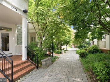2074 N OAKLAND STREET, ARLINGTON, VA 22207