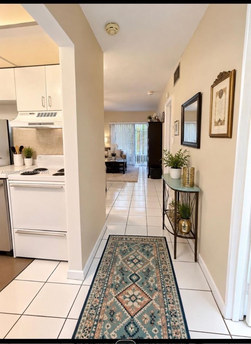 9631 SW 77 Av, Unit 101 C, Miami, FL 33156 Photo