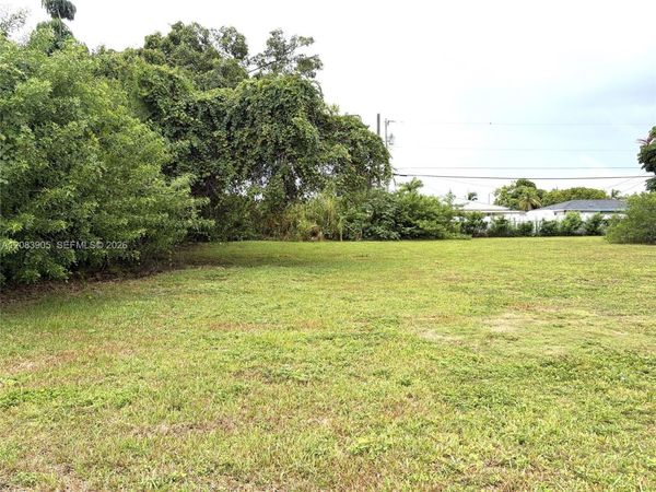 10700 SW 219 St , Miami, FL 33170