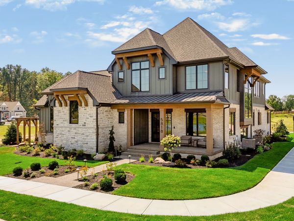 5818 Marvie Dr , Zionsville, IN 46077