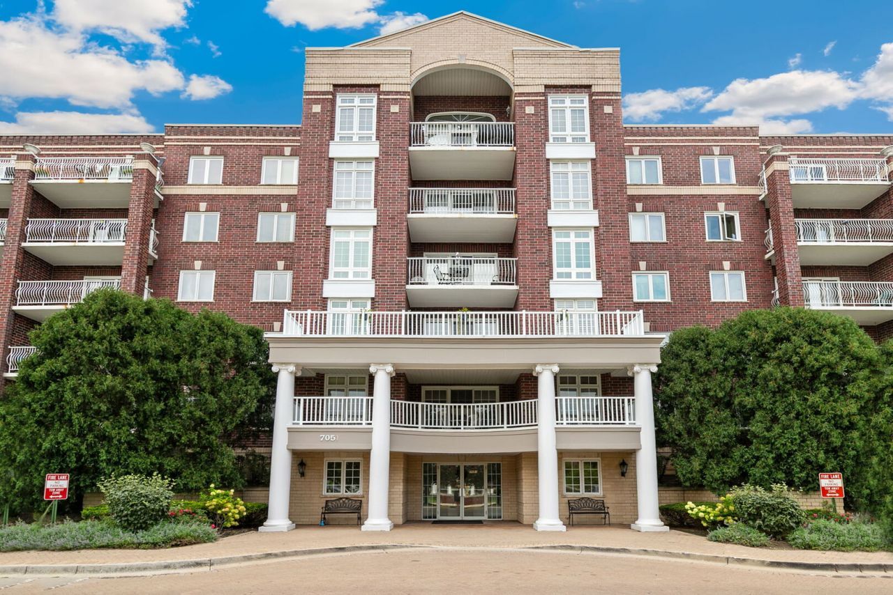 7051 W Touhy Avenue, Unit 604, Niles, IL 60714 Main Photo
