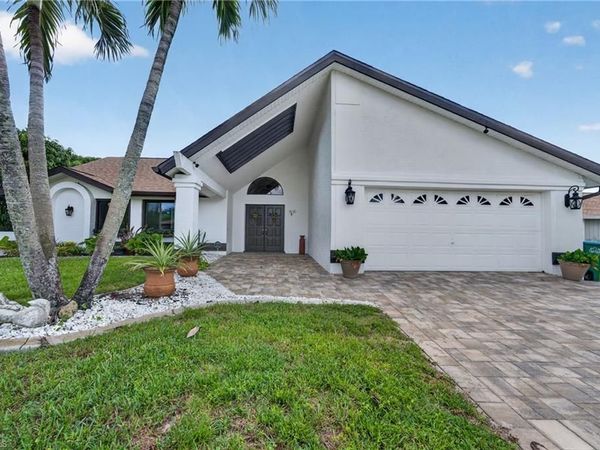 304 SE 29th TER , CAPE CORAL, FL 33904