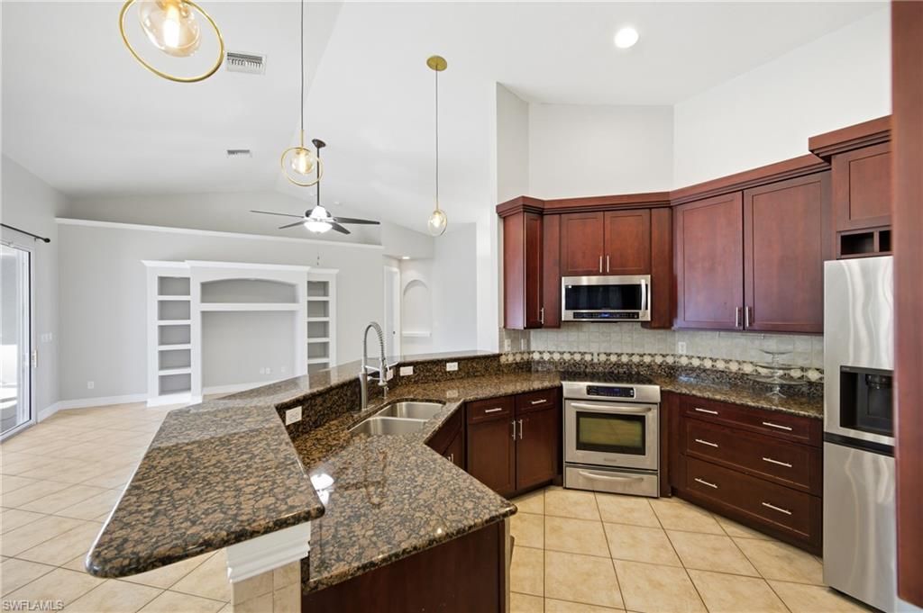 2538 SW 35th Ln , Cape Coral, FL 33914 Photo