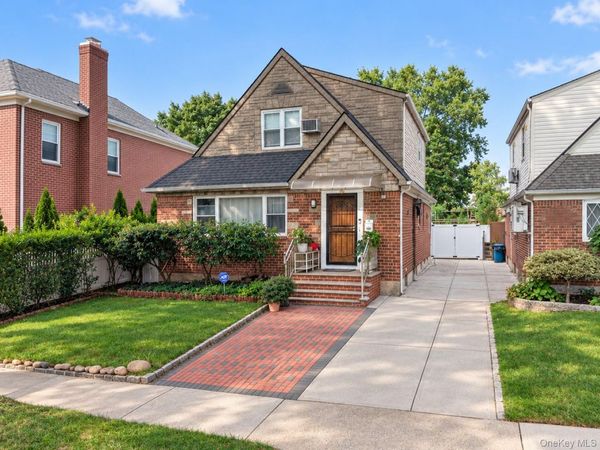 58-01 210th St , Oakland Gardens, NY 11364