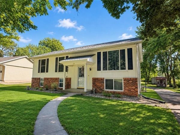 1229 Crestview Drive, Maryville, MO 64468
