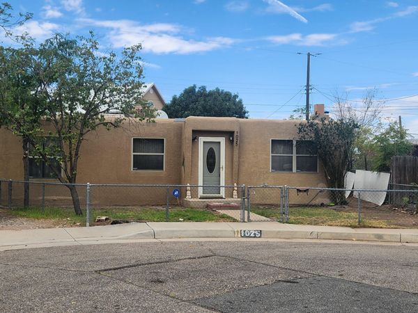 1025 Lynch Court NW, Albuquerque, NM 87104