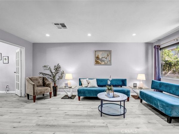 17061 Roscoe Boulevard, Unit 2, Northridge, CA 91325