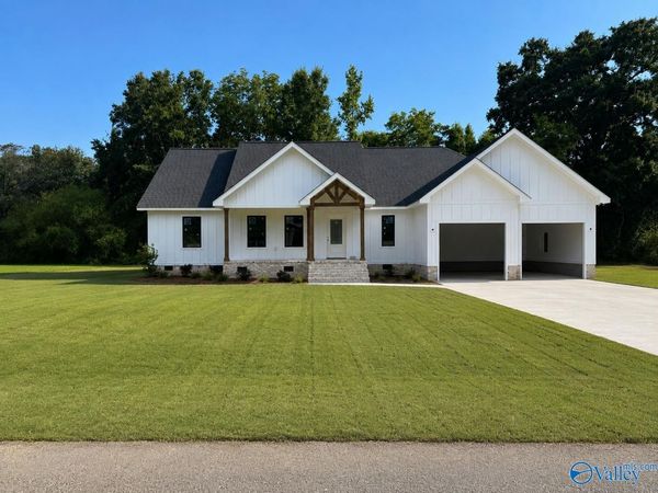 160 Bent River Drive, Gadsden, AL 35901