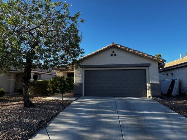 8413 Lost Gold Avenue , Las Vegas, NV 89129