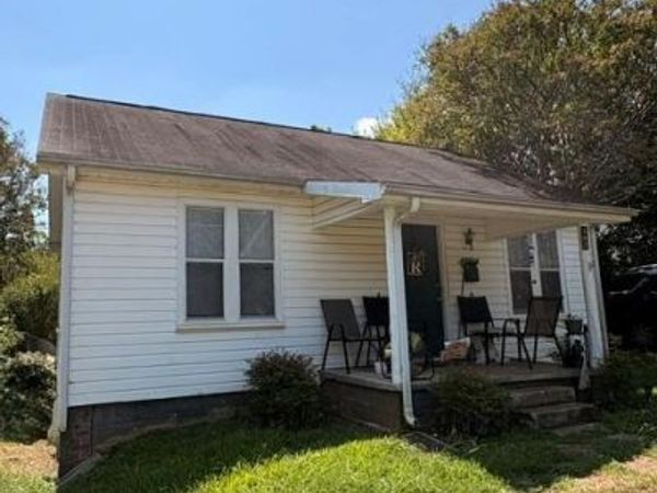 142 E Catawba Avenue , Mount Holly, NC 28120