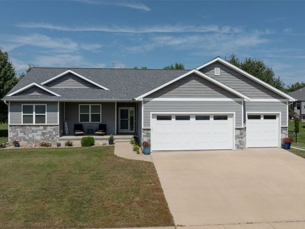 716 Tiburan Lane NE, Cedar Rapids, IA 52402