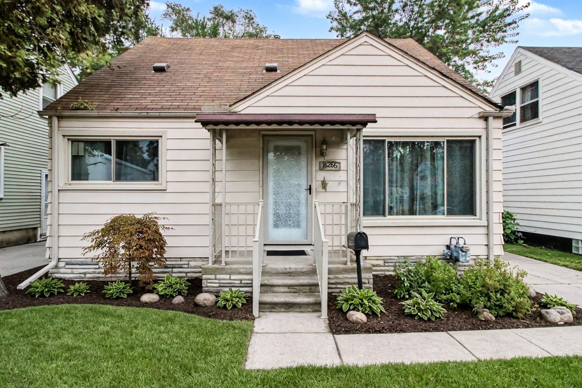 18286 Denby Street, Redford, MI 48240 Main Photo