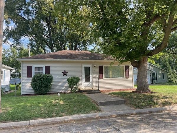 206 33rd Avenue N, Clinton, IA 52732