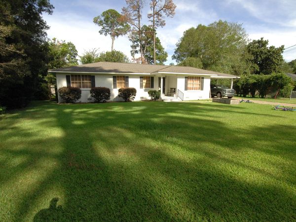 922 Meadowood, Columbia, MS 39429