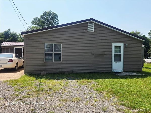 907 State Street , Lilbourn, MO 68362