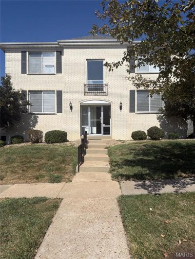 10017 Chardin Way , Saint Louis, MO 63128 Main Photo