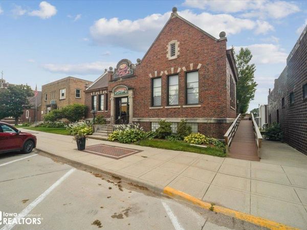 1209 14Th Avenue, Eldora, IA 50627