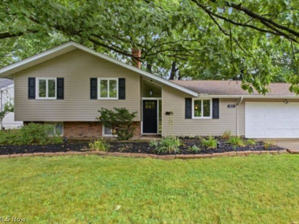 321 Royal Oak Boulevard , Richmond Heights, OH 44143