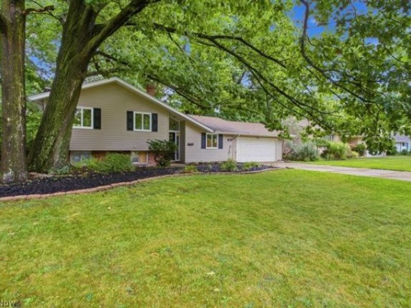 321 Royal Oak Boulevard, Richmond Heights, OH 44143 Photo 2