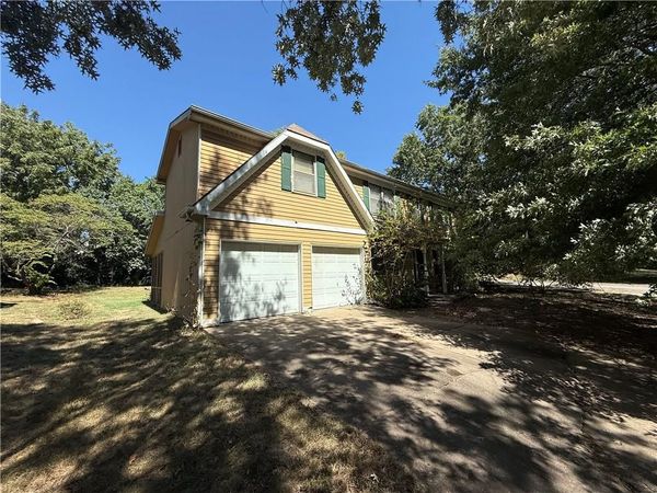 1101 Somerset Circle, Lawrence, KS 66049
