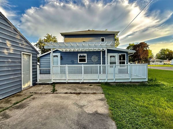 208 3rd Avenue NE, State Center, IA 50247