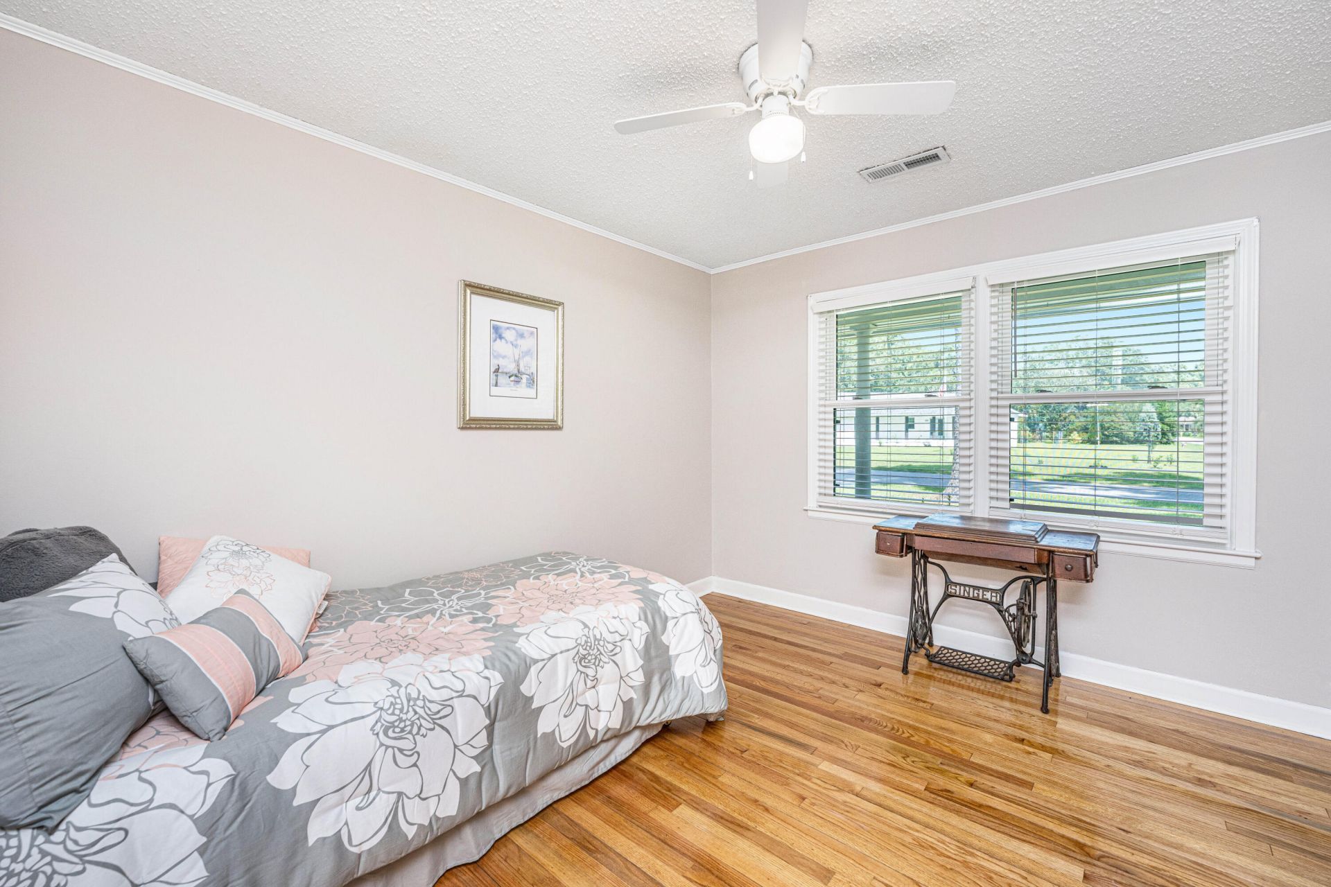 1259 Robin Road Photo 7