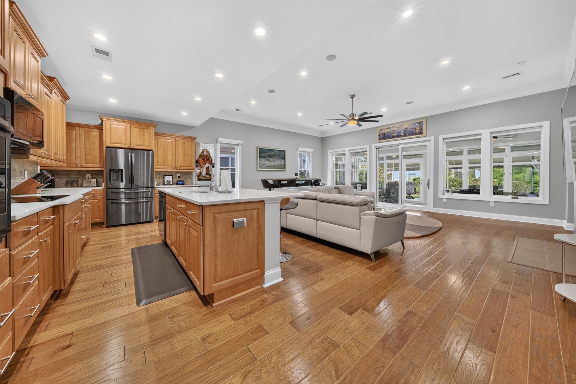 1916 Suncrest Dr. Photo 8