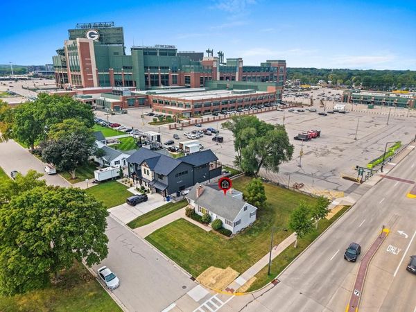 880 STADIUM DRIVE, Green Bay, WI 54304