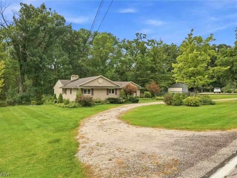 10051 Deerfield Lane, Brecksville, OH 44141 Photo 3