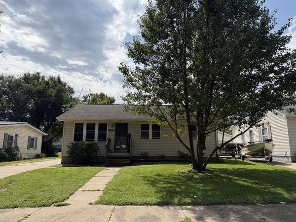 1427 Prospect Avenue , Clinton, IA 52732