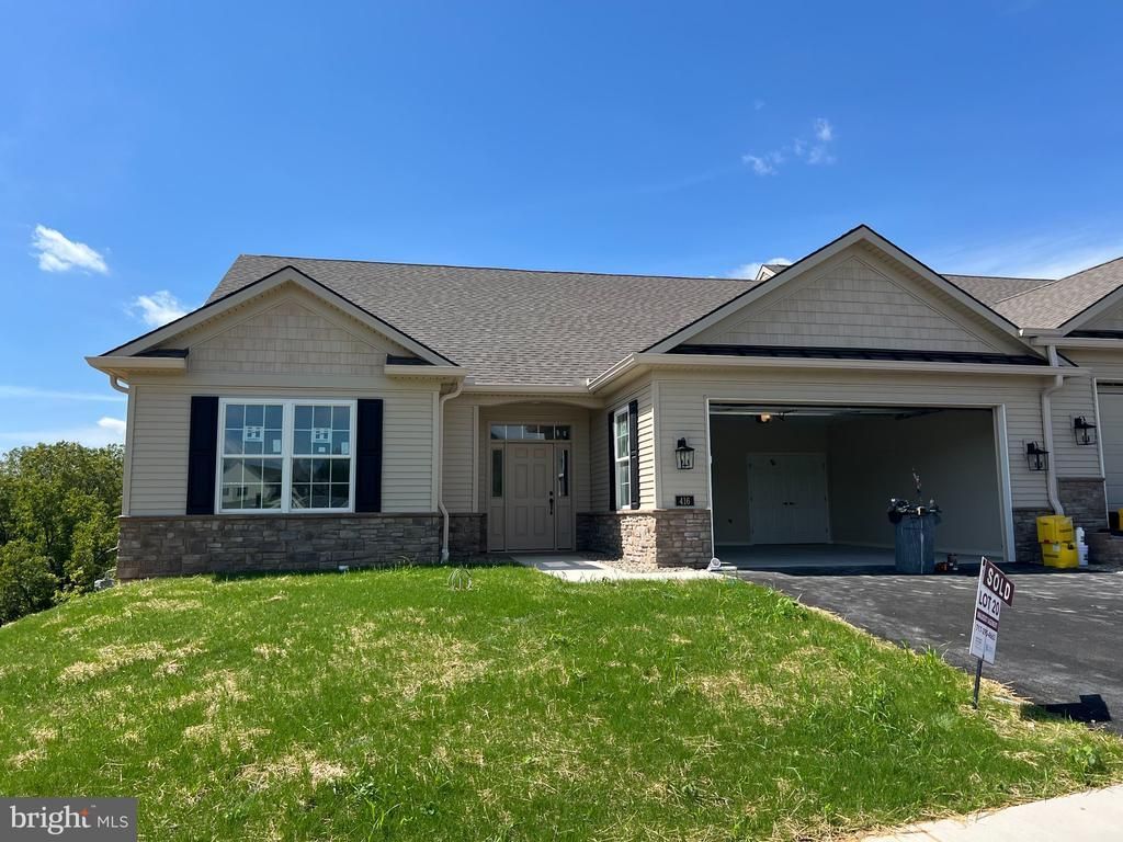 416 Ledge Rock Drive , Unit 20, York, PA 17402 Main Photo
