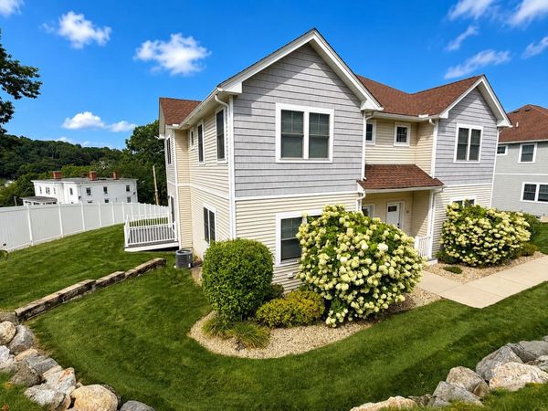 58 Oak St, Unit 58, Clinton, MA 01510