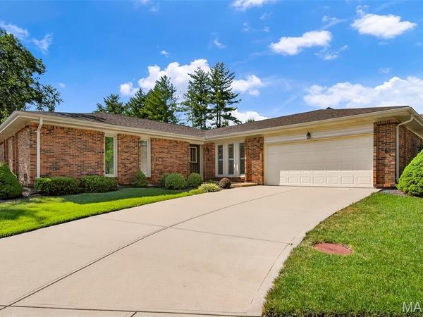 4538 Bryncastle Place, St Louis, MO 63128