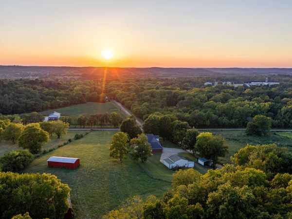 8005 Dry Creek Rd , Mount Pleasant, TN 38474