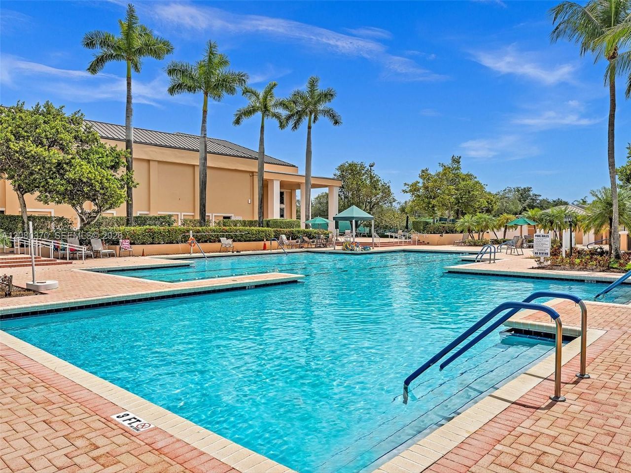 7518 Fairfax Dr , Unit 110, Tamarac, FL 33321 Photo